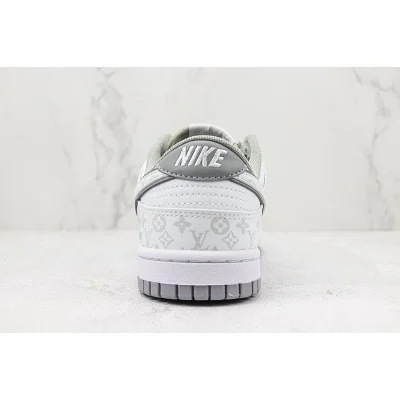 Louis Vuitton x Nike Dunk Low "White Monogram" фото № 8 Louis Vuitton x Nike Dunk Low "White Monogram" фото № 8
