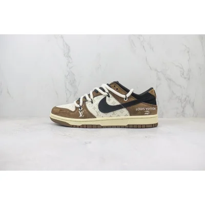 Louis Vuitton x Nike Dunk Low "Mocha Brown/Crumpet Crepe/Monogram" фото № 2