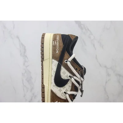 Louis Vuitton x Nike Dunk Low "Mocha Brown/Crumpet Crepe/Monogram" фото № 3