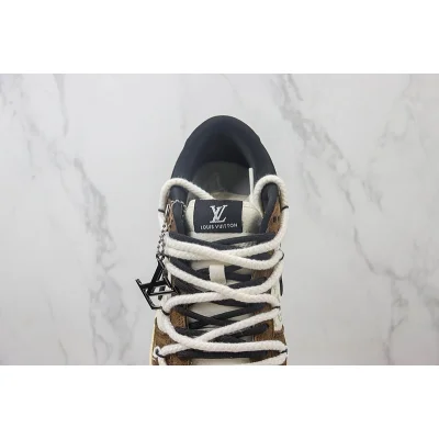 Louis Vuitton x Nike Dunk Low "Mocha Brown/Crumpet Crepe/Monogram" фото № 5