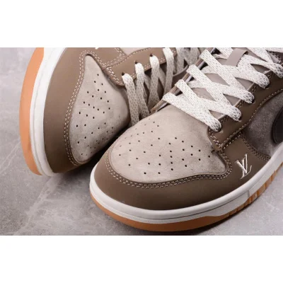 Off White x Louis Vuitton x Nike SB Dunk Low "Brown Gum" фото № 4 Off White x Louis Vuitton x Nike SB Dunk Low "Brown Gum" фото № 4