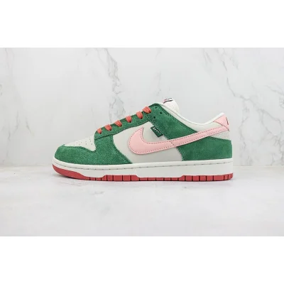 Nike Dunk Low "All Petals United/Fir Green" фото № 2 Nike Dunk Low "All Petals United/Fir Green" фото № 2