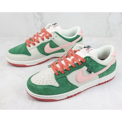 Nike Dunk Low "All Petals United/Fir Green" фото № 5 Nike Dunk Low "All Petals United/Fir Green" фото № 5