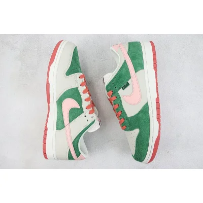 Nike Dunk Low "All Petals United/Fir Green" фото № 6 Nike Dunk Low "All Petals United/Fir Green" фото № 6