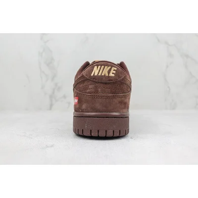 Supreme x Nike Dunk Low "Dark Brown/Red" фото № 9