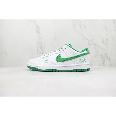 Louis Vuitton x Nike Dunk Low "White/Green/Grey Monogram" фото № 2