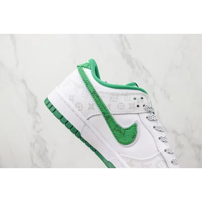 Louis Vuitton x Nike Dunk Low "White/Green/Grey Monogram" фото № 3