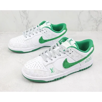 Louis Vuitton x Nike Dunk Low "White/Green/Grey Monogram" фото № 5