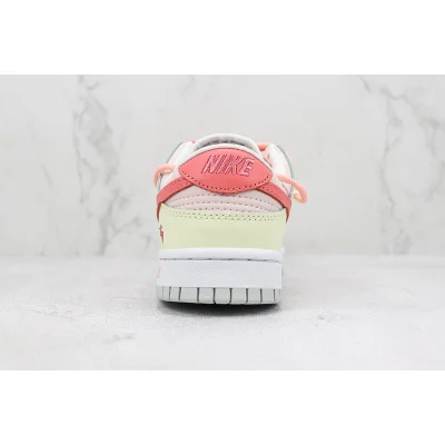 Nike Dunk Low "Hello Kitty" фото № 9