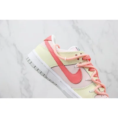 Nike Dunk Low "Hello Kitty" фото № 3