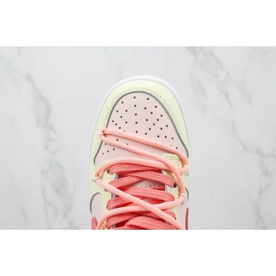 Nike Dunk Low "Hello Kitty" фото № 4