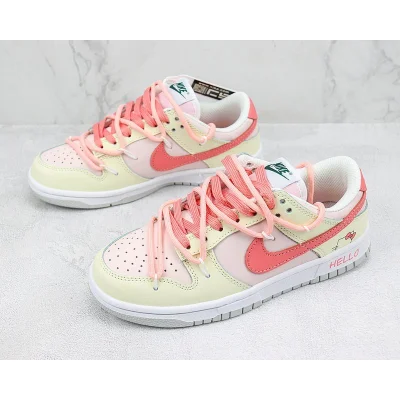 Nike Dunk Low "Hello Kitty" фото № 5