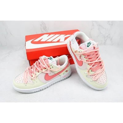Nike Dunk Low "Hello Kitty" фото № 7