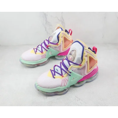 Nike LeBron 19 EP "Valentine’s Day" фото № 7