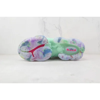 Nike LeBron 19 EP "Valentine’s Day" фото № 8