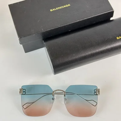Солнцезащитные очки Balenciaga Large Lenses And Temples Decorated By Logo "Light Blue" фото № 2