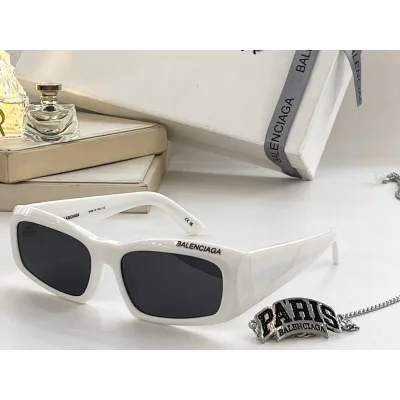Солнцезащитные очки Balenciaga Rectangle Shaped And Front Inscription "White" фото № 2 Солнцезащитные очки Balenciaga Rectangle Shaped And Front Inscription "White" фото № 2