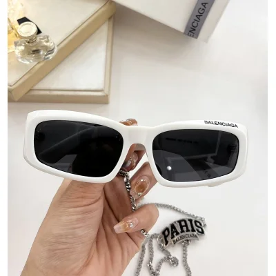 Солнцезащитные очки Balenciaga Rectangle Shaped And Front Inscription "White" фото № 3 Солнцезащитные очки Balenciaga Rectangle Shaped And Front Inscription "White" фото № 3