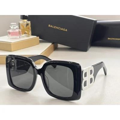 Солнцезащитные очки Balenciaga Wide Glasses Temples With Letters "Black/White" фото № 2 Солнцезащитные очки Balenciaga Wide Glasses Temples With Letters "Black/White" фото № 2