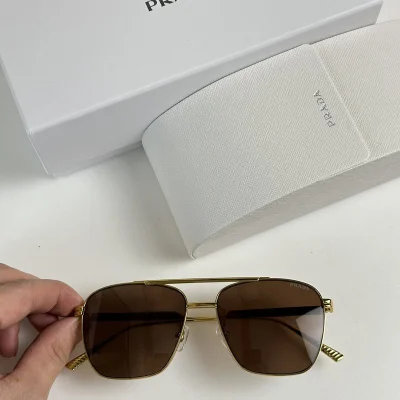 Солнцезащитные очки Prada Frame Decorated By Stripes And Logo On Red Background "Brown" фото № 2