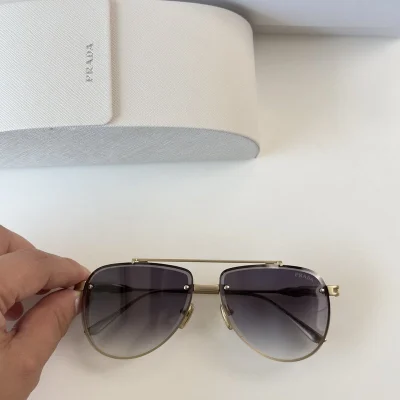Солнцезащитные очки Prada Aviator Shaped And Thin Frame "Gray/Gold" фото № 2