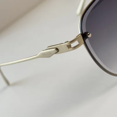 Солнцезащитные очки Prada Aviator Shaped And Thin Frame "Gray/Gold" фото № 4