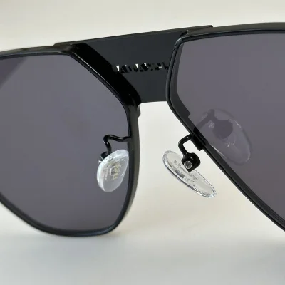 Солнцезащитные очки Prada Frame With Connected Wide Line Between Lenses "Black" фото № 3