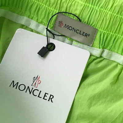 Шорты Moncler Solid Color With Small Logo "Green" фото № 4 Шорты Moncler Solid Color With Small Logo "Green" фото № 4