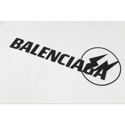 Футболка Balenciaga Lightning "White" фото № 8 Футболка Balenciaga Lightning "White" фото № 8