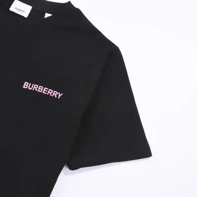 Футболка Burberry Pink Ribbon Print With Inscription "Black" фото № 3 Футболка Burberry Pink Ribbon Print With Inscription "Black" фото № 3