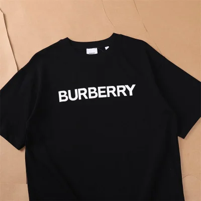 Футболка Burberry Plain With Front Logo Inscription "Black" фото № 7