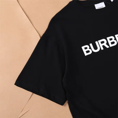 Футболка Burberry Plain With Front Logo Inscription "Black" фото № 4