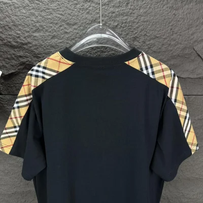 Футболка Burberry Checked Print On The Shoulders "Black" фото № 6