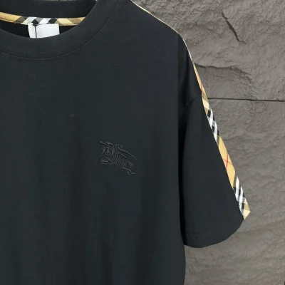 Футболка Burberry Checked Print On The Shoulders "Black" фото № 3