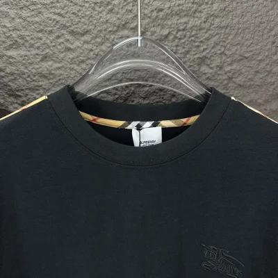 Футболка Burberry Checked Print On The Shoulders "Black" фото № 2