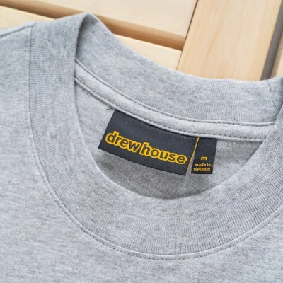 Футболка Drew House With Text Logo In The Center "Gray" фото № 5 Футболка Drew House With Text Logo In The Center "Gray" фото № 5