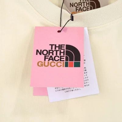 Футболка Gucci X The North Face Pocket With Print "Cream" фото № 6