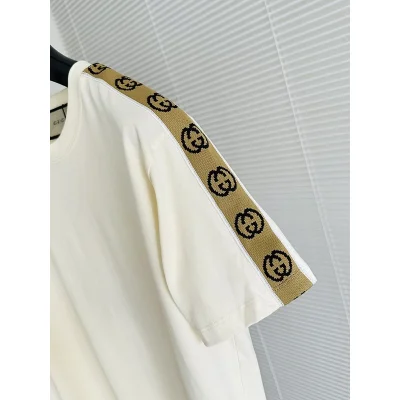 Футболка Gucci With A Logo Stripe On The Sleeves "Cream" фото № 3