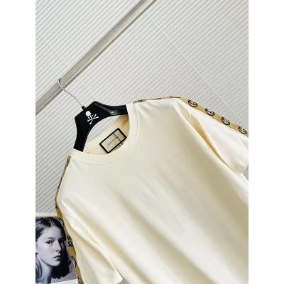 Футболка Gucci With A Logo Stripe On The Sleeves "Cream" фото № 4