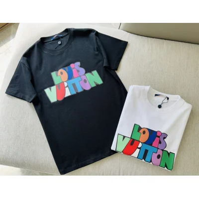 Футболка Louis Vuitton Cartoon Letters "Black" фото № 3 Футболка Louis Vuitton Cartoon Letters "Black" фото № 3