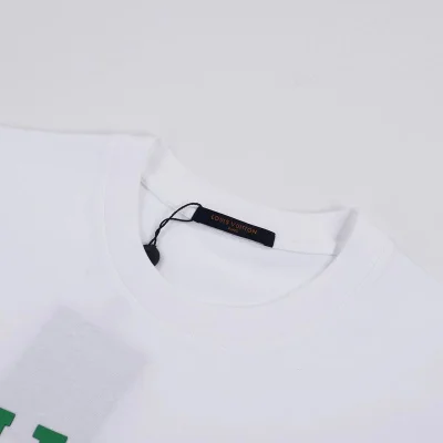 Футболка Louis Vuitton With A Blue Heart In The Logo "White" фото № 2