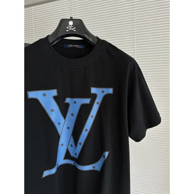 Футболка Louis Vuitton With Large Blue Print "Black" фото № 3 Футболка Louis Vuitton With Large Blue Print "Black" фото № 3