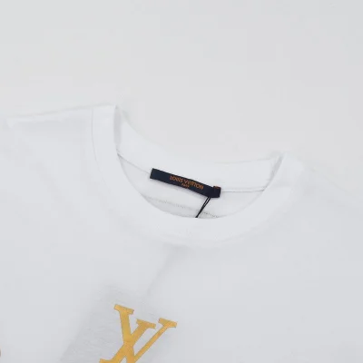 Футболка Louis Vuitton Gold Emblem Print "White" фото № 4