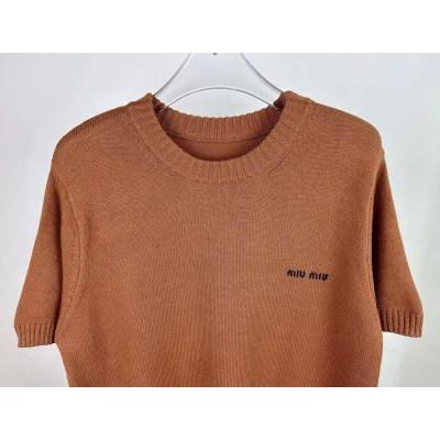 Жилетка Miu Miu Frontside Left Logo Miu Miu "Brown" фото № 5 Жилетка Miu Miu Frontside Left Logo Miu Miu "Brown" фото № 5