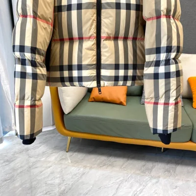 Пуховик Burberry Timeless Tartan "Burberry Beige" фото № 5 Пуховик Burberry Timeless Tartan "Burberry Beige" фото № 5