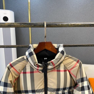 Пуховик Burberry Timeless Tartan "Burberry Beige" фото № 7 Пуховик Burberry Timeless Tartan "Burberry Beige" фото № 7