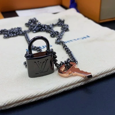 Подвеска Louis Vuitton Decoration With Logo - Lock "Black" фото № 6