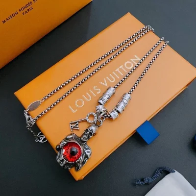 Подвеска Louis Vuitton Figure With Logo - Hole In Breast "Silver" фото № 4 Подвеска Louis Vuitton Figure With Logo - Hole In Breast "Silver" фото № 4