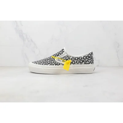 Comme des Garcons x Vans Slip-On "White/Black" фото № 2 Comme des Garcons x Vans Slip-On "White/Black" фото № 2