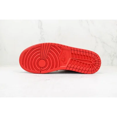 Air Jordan 1 Mid "Alternate Bred" фото № 9